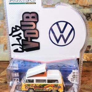 Club V-Dub • Greenlight Collectibles  • 1973-Volkswagon Type -2 • Campmobile